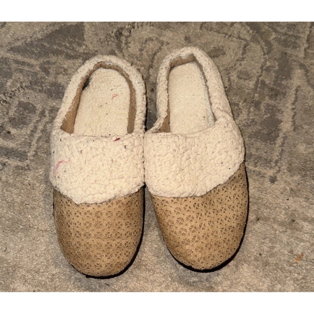 dearfoam Slippers Slides Womens Sz Medium (7-8). Beige
